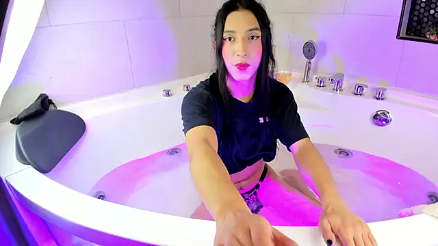 Snapshot of isabella-bisquer chatting on November 30, 1:17 am isabella-bisquer online show from November 30, 1:17 am