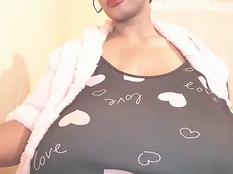 MissTits online show from April 28, 8:35 pm