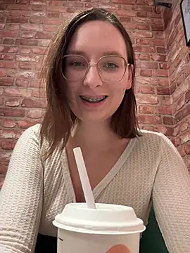 Snapshot of The_Snowwhitee chatting on November 22, 9:13 pm The Snowwhitee online show from November 22, 9:13 pm