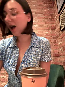 Snapshot of The_Snowwhitee chatting on September 25, 7:09 pm The Snowwhitee online show from September 25, 7:09 pm