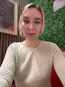 Snapshot of The_Snowwhitee chatting on March 18, 7:12 pm The Snowwhitee online show from March 18, 7:12 pm