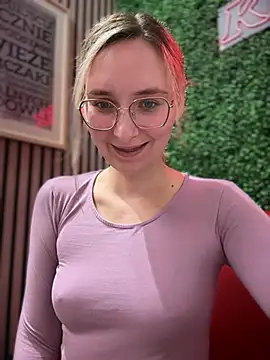 Snapshot of The_Snowwhitee chatting on March 9, 6:21 pm The Snowwhitee online show from March 9, 6:21 pm