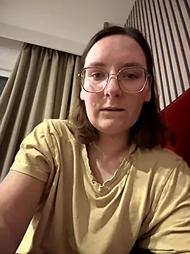 Snapshot of The_Snowwhitee chatting on November 12, 9:07 pm The Snowwhitee online show from November 12, 9:07 pm