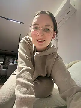 The Snowwhitee online show from April 25, 3:53 pm