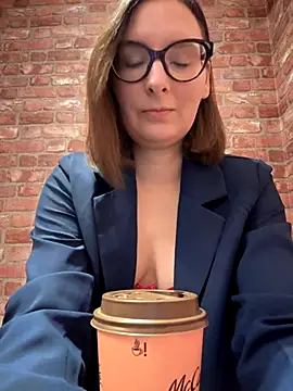 Snapshot of The_Snowwhitee chatting on October 24, 9:08 am The Snowwhitee online show from October 24, 9:08 am