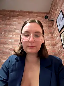 Snapshot of The_Snowwhitee chatting on October 22, 8:30 pm The Snowwhitee online show from October 22, 8:30 pm