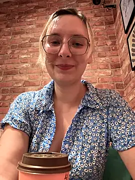 Snapshot of The_Snowwhitee chatting on September 20, 9:09 pm The Snowwhitee online show from September 20, 9:09 pm