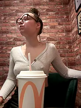 The Snowwhitee online show from January 6, 9:02 am