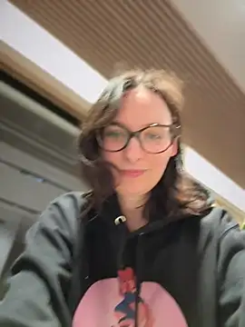 The Snowwhitee online show from March 29, 6:42 pm