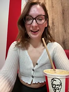 The Snowwhitee online show from February 8, 9:07 am