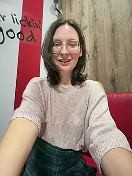 The Snowwhitee online show from March 15, 6:15 pm