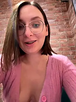 Snapshot of The_Snowwhitee chatting on October 3, 7:15 pm The Snowwhitee online show from October 3, 7:15 pm