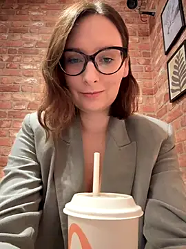 Snapshot of The_Snowwhitee chatting on November 5, 9:07 pm The Snowwhitee online show from November 5, 9:07 pm