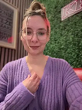 Snapshot of The_Snowwhitee chatting on March 16, 9:38 am The Snowwhitee online show from March 16, 9:38 am