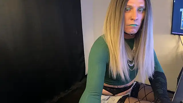Snapshot of xdresserwithass chatting on October 1, 6:18 am xdresserwithass online show from October 1, 6:18 am