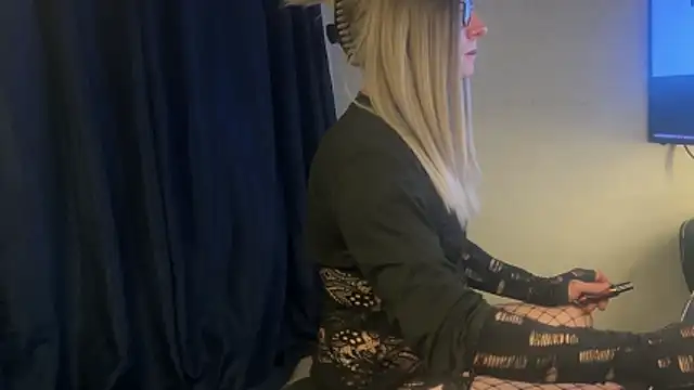 xdresserwithass online show from November 9, 8:07 am