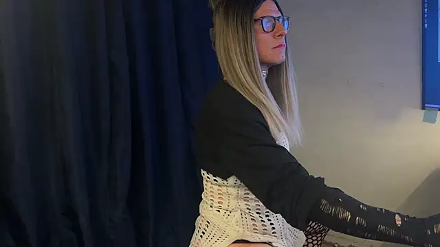 xdresserwithass online show from November 21, 9:03 pm