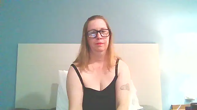 Snapshot of SweetandNaughty1 chatting on February 24, 9:43 am SweetandNaughty1 online show from February 24, 9:43 am