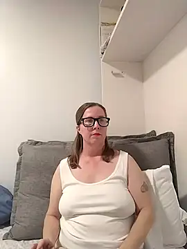 Snapshot of SweetandNaughty1 chatting on December 5, 2:10 am SweetandNaughty1 online show from December 5, 2:10 am