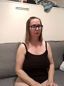 SweetandNaughty1 online show from March 16, 3:36 am