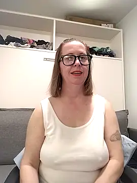 SweetandNaughty1 online show from February 4, 9:32 pm