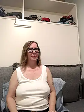 Snapshot of SweetandNaughty1 chatting on June 5, 3:55 am SweetandNaughty1 online show from June 5, 3:55 am