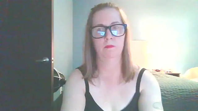 Snapshot of SweetandNaughty1 chatting on December 17, 10:32 pm SweetandNaughty1 online show from December 17, 10:32 pm