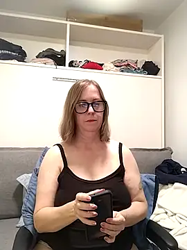 Snapshot of SweetandNaughty1 chatting on June 16, 4:23 am SweetandNaughty1 online show from June 16, 4:23 am