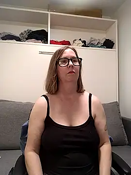 Snapshot of SweetandNaughty1 chatting on June 11, 4:09 am SweetandNaughty1 online show from June 11, 4:09 am