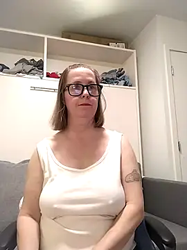 SweetandNaughty1 online show from January 8, 8:37 pm