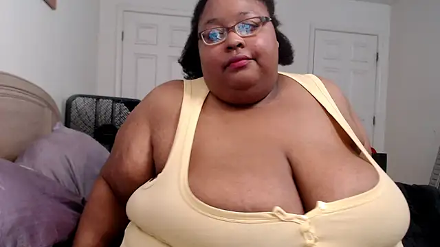 Loves Aura online show from October 3, 11:50 pm