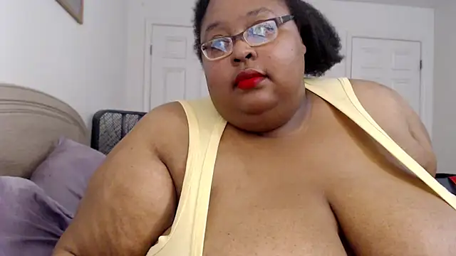 Snapshot of Loves_Aura chatting on May 18, 1:06 am Loves Aura online show from May 18, 1:06 am