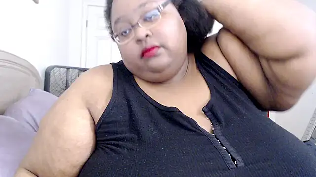 Snapshot of Loves_Aura chatting on June 6, 12:27 am Loves Aura online show from June 6, 12:27 am