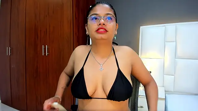 Snapshot of yeral2017 chatting on December 17, 3:39 pm yeral2017 online show from December 17, 3:39 pm