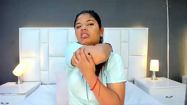 Snapshot of yeral2017 chatting on November 18, 3:26 pm yeral2017 online show from November 18, 3:26 pm