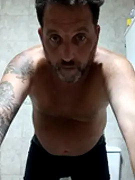 Snapshot of Reload_033 chatting on March 5, 4:42 am Reload 033 online show from March 5, 4:42 am