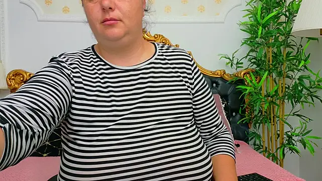 AleshaArabian online show from May 13, 3:35 am