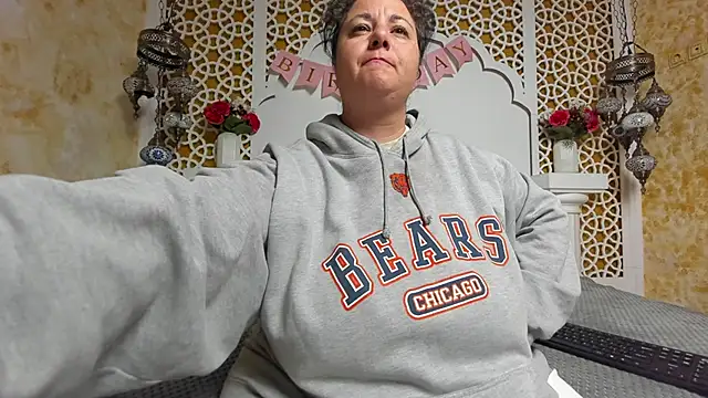 Snapshot of AleshaArabian chatting on October 23, 3:27 am AleshaArabian online show from October 23, 3:27 am