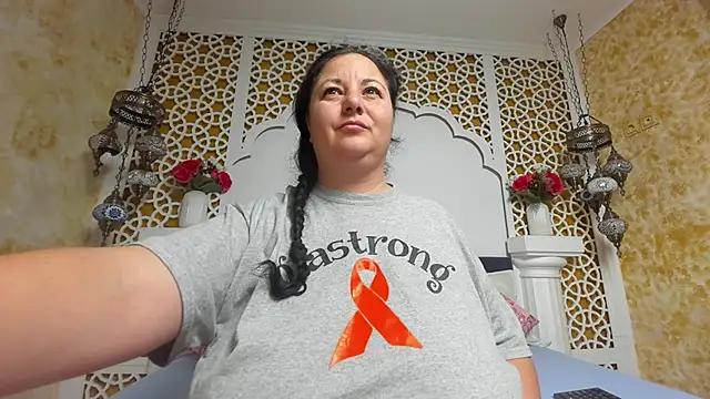 Snapshot of AleshaArabian chatting on November 24, 5:29 am AleshaArabian online show from November 24, 5:29 am