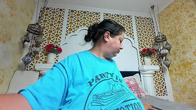 Snapshot of AleshaArabian chatting on September 25, 2:17 am AleshaArabian online show from September 25, 2:17 am