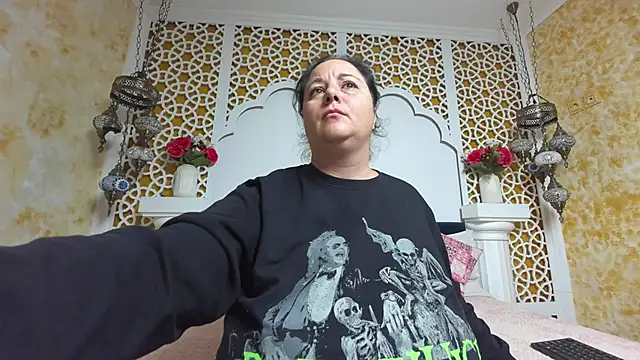 Snapshot of AleshaArabian chatting on November 6, 5:11 am AleshaArabian online show from November 6, 5:11 am