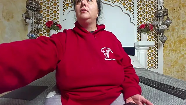 Snapshot of AleshaArabian chatting on October 21, 3:17 am AleshaArabian online show from October 21, 3:17 am