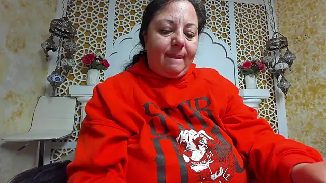 Snapshot of AleshaArabian chatting on October 2, 2:37 am AleshaArabian online show from October 2, 2:37 am