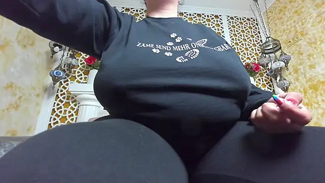 Snapshot of AleshaArabian chatting on October 29, 4:22 am AleshaArabian online show from October 29, 4:22 am