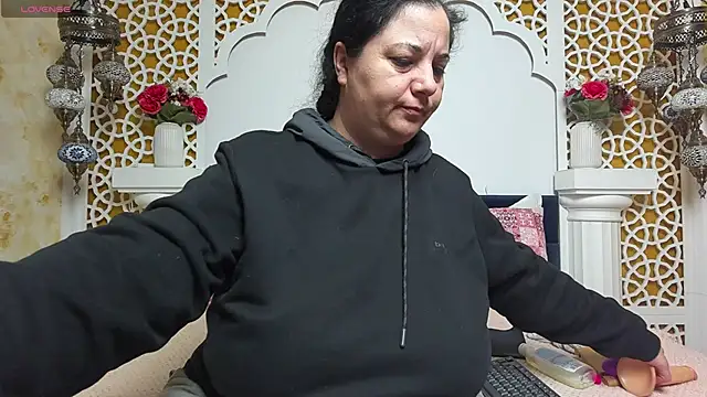 Snapshot of AleshaArabian chatting on March 5, 3:40 am AleshaArabian online show from March 5, 3:40 am