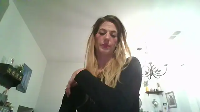 Snapshot of Rhodesxox chatting on October 31, 5:48 am Rhodesxox online show from October 31, 5:48 am