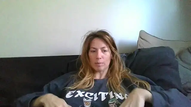 Snapshot of Rhodesxox chatting on November 17, 7:18 pm Rhodesxox online show from November 17, 7:18 pm