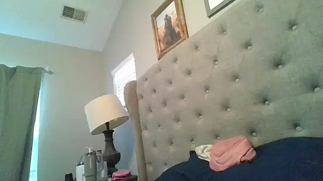 Snapshot of Rhodesxox chatting on June 16, 11:27 pm Rhodesxox online show from June 16, 11:27 pm