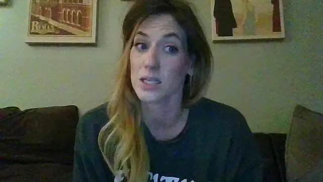 Snapshot of Rhodesxox chatting on November 18, 8:28 am Rhodesxox online show from November 18, 8:28 am