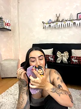 Snapshot of EmmyEvans1 chatting on November 17, 7:51 pm EmmyEvans1 online show from November 17, 7:51 pm